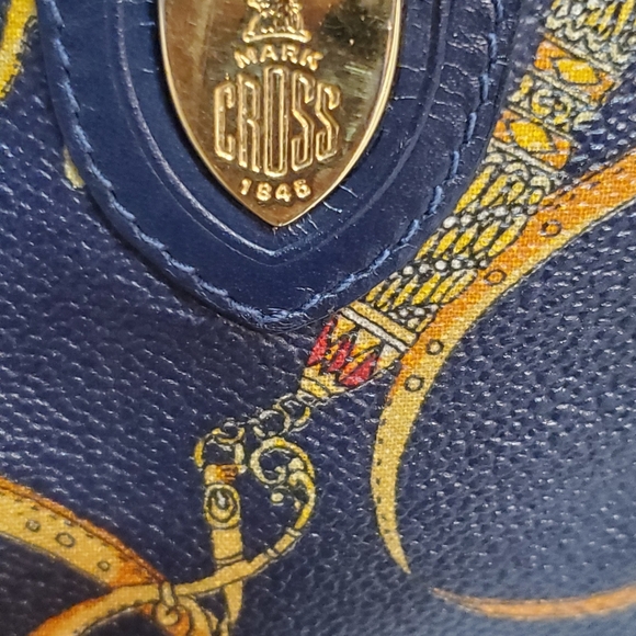 Mark Cross Bucket Bag. Leather. Black & Gold. America's First Luxury Brand. - Picture 2 of 11